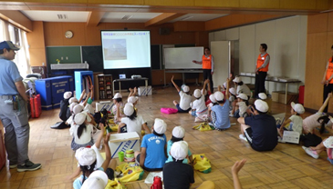 小学校での出前授業の様子