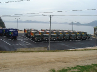 写真 廃棄物専用コンテナ運搬車両